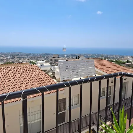 Atlantis Penthouse Apartment With Jacuzzi Plus Pool And Sea Views Peyia