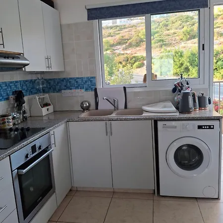 Atlantis Penthouse Apartment With Jacuzzi Plus Pool And Sea Views * Peyia