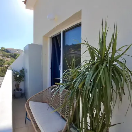 Atlantis Penthouse Apartment With Jacuzzi Plus Pool And Sea Views Peyia