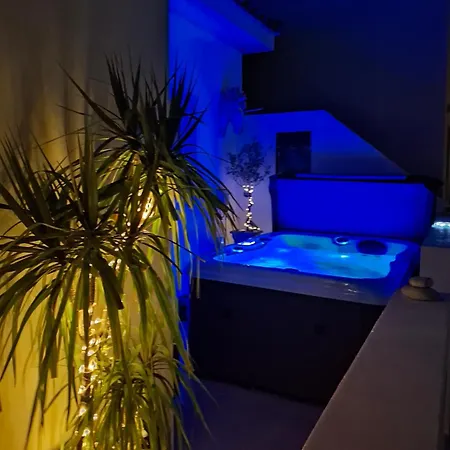 Atlantis Penthouse Apartment With Jacuzzi Plus Pool And Sea Views Apartment Peyia