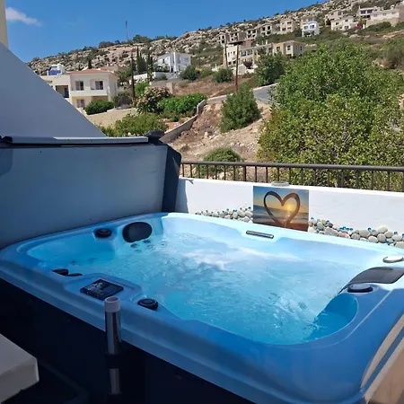 Atlantis Penthouse Apartment With Jacuzzi Plus Pool And Sea Views * Peyia