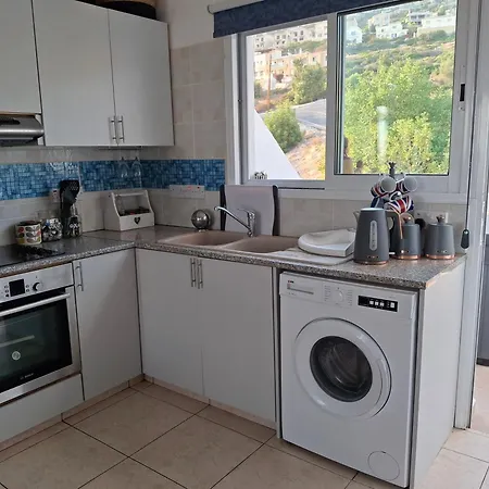 Atlantis Penthouse With Jacuzzi Pool And Sea Views Peyia