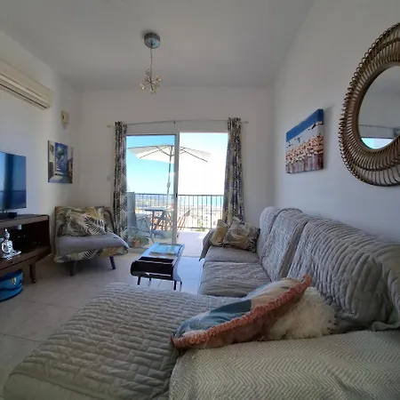 Atlantis Penthouse With Jacuzzi Pool And Sea Views * Peyia