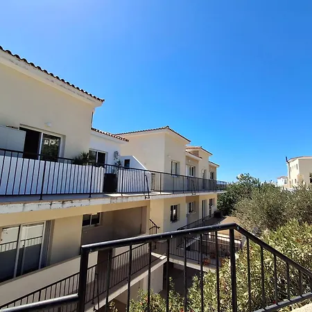 Atlantis Penthouse With Jacuzzi Pool And Sea Views Peyia