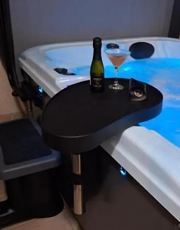 Appartamento Atlantis Penthouse With Jacuzzi Pool And Sea Views Peyia