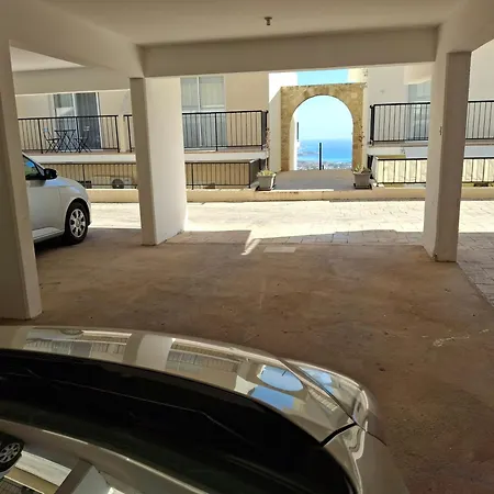 Atlantis Penthouse With Jacuzzi Pool And Sea Views Peyia