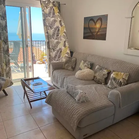 Atlantis Penthouse With Jacuzzi Pool And Sea Views * Peyia