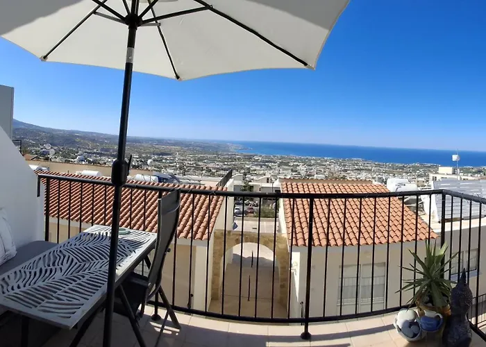 Atlantis Penthouse With Jacuzzi Pool And Sea Views Appartement Peyia