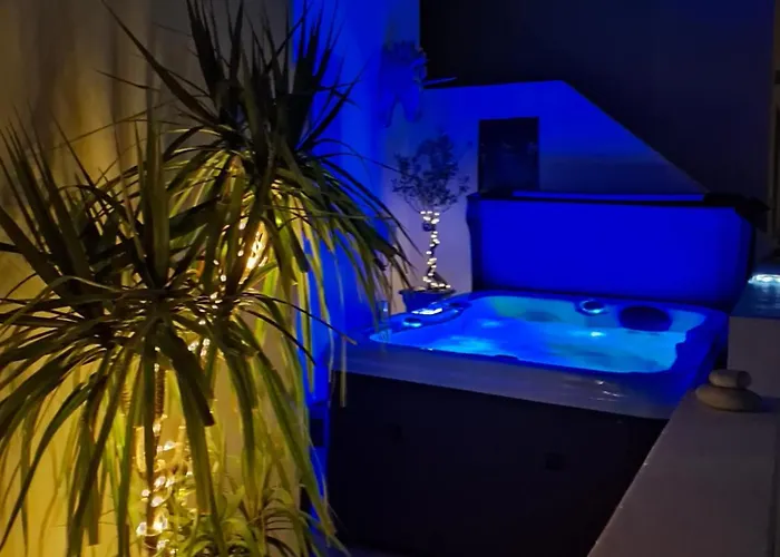 Atlantis Penthouse With Jacuzzi Pool And Sea Views Appartement Peyia