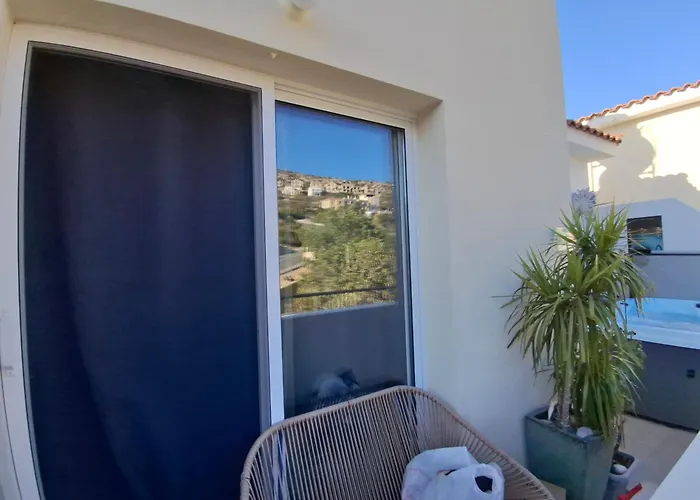 Atlantis Penthouse With Jacuzzi Pool And Sea Views Appartement Peyia