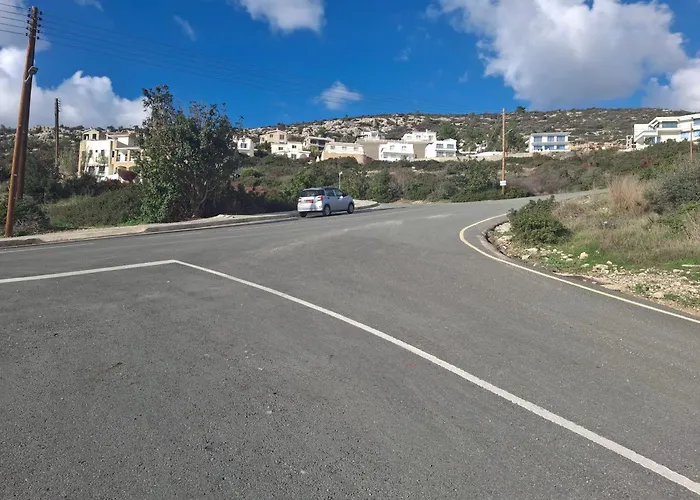 Atlantis Penthouse With Jacuzzi Pool And Sea Views Peyia