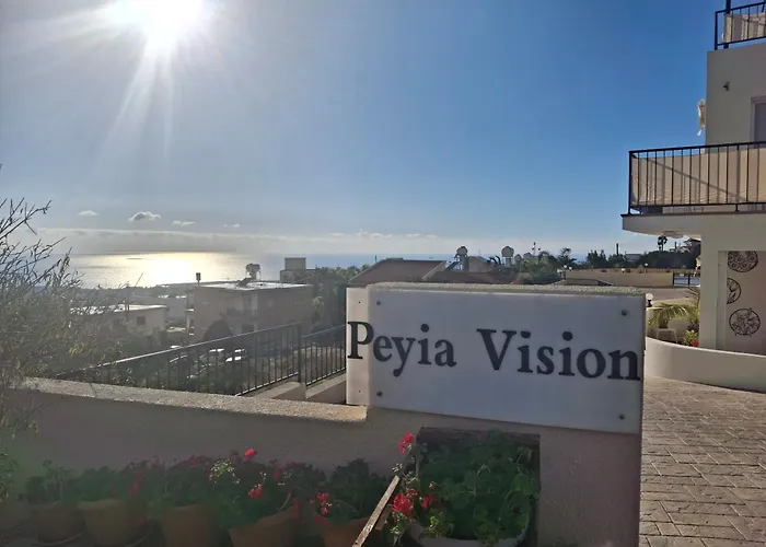 Atlantis Penthouse With Jacuzzi Pool And Sea Views Appartement Peyia